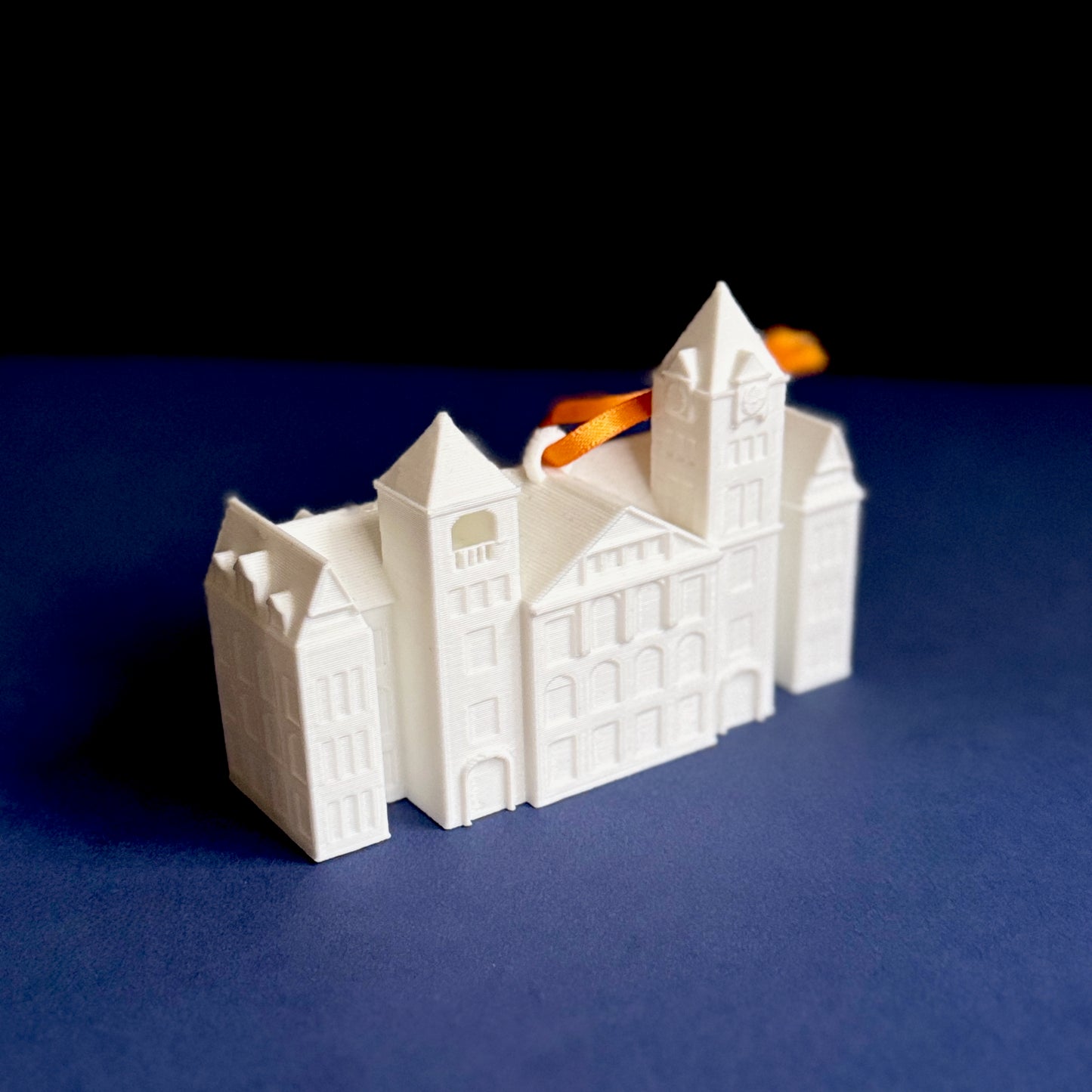 The Auburn keepsake ornament of Samford Hall.