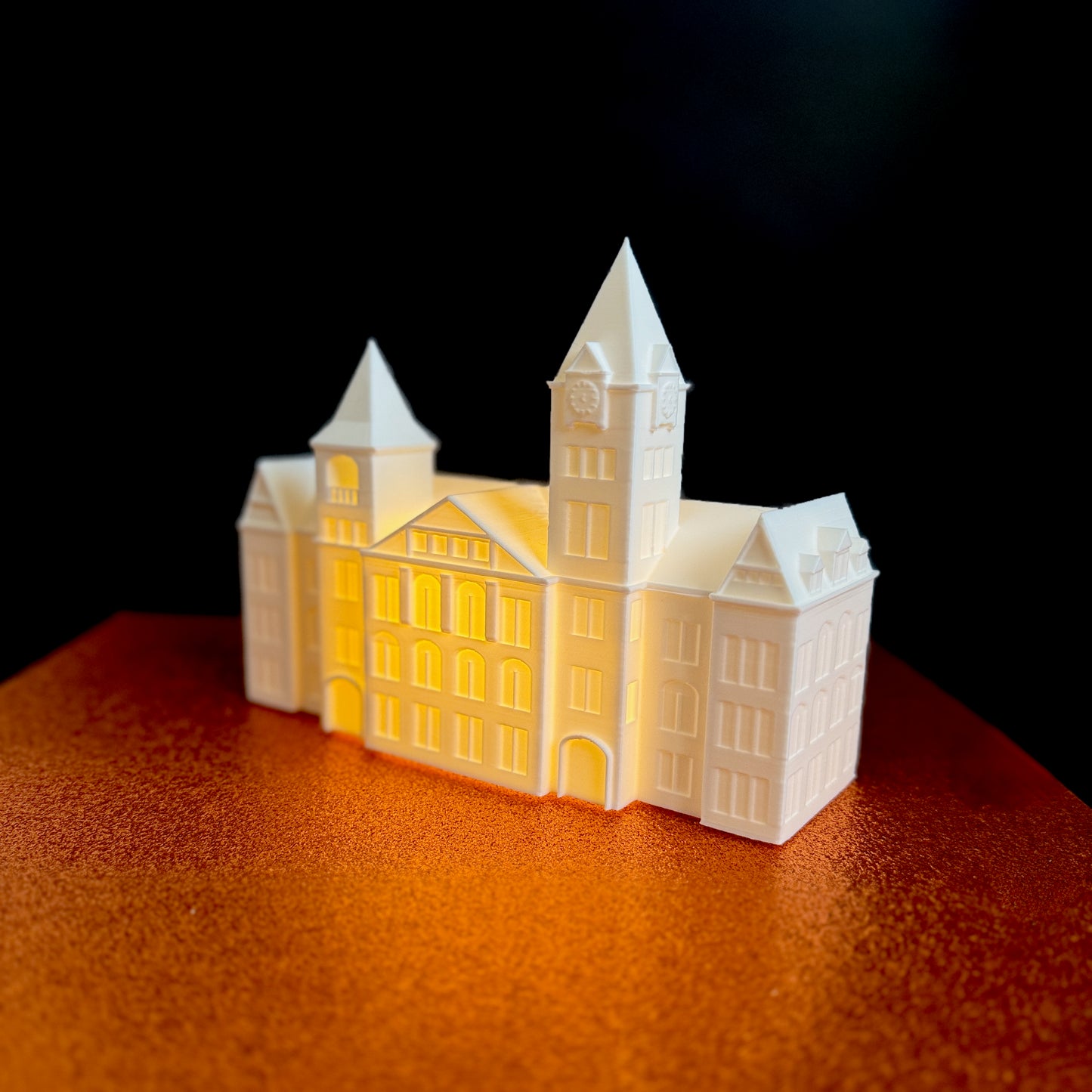 Auburn grad keepsake – glowing Samford Hall model as unique gift idea