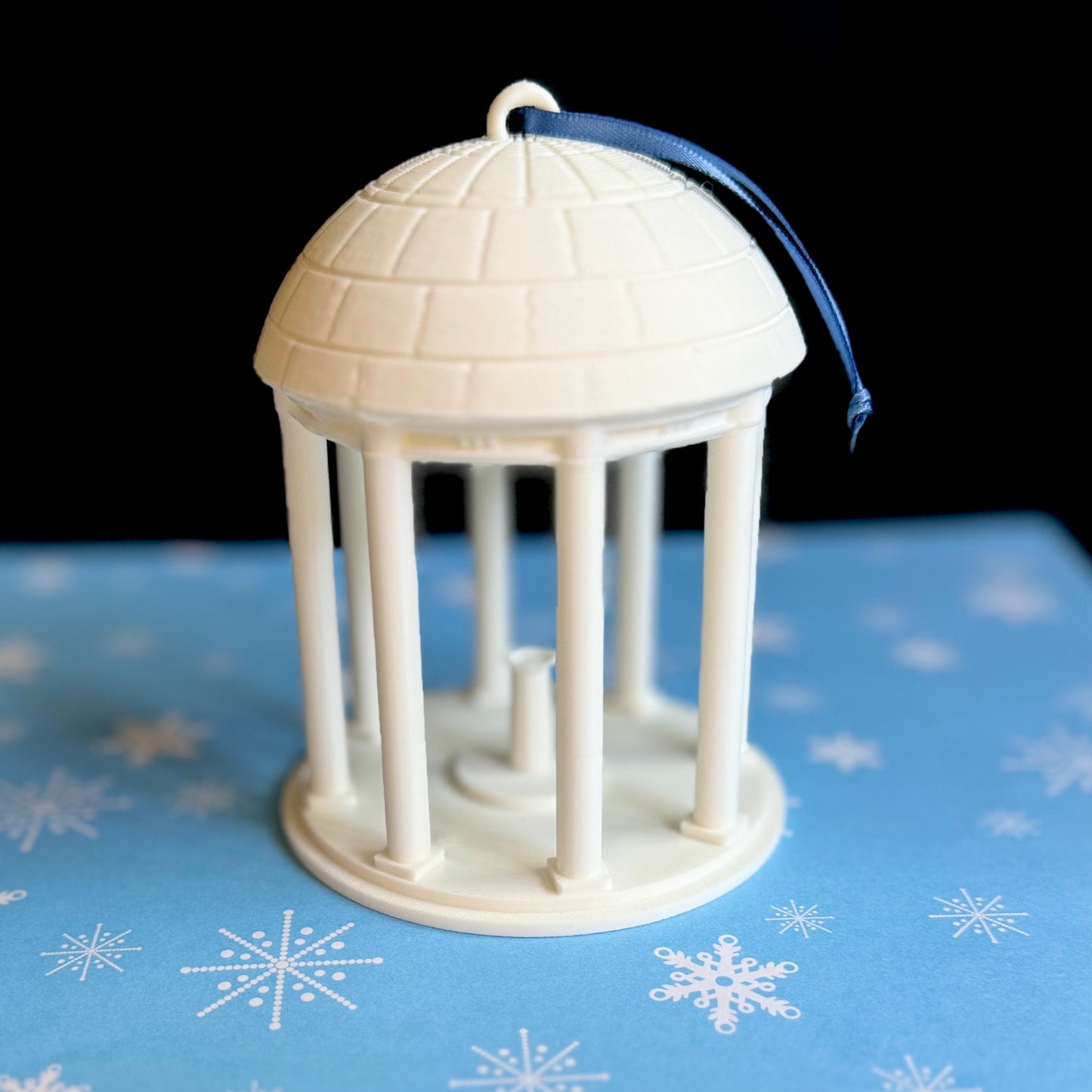 The UNC ornament for Chapel Hill, shown as the Old Well.