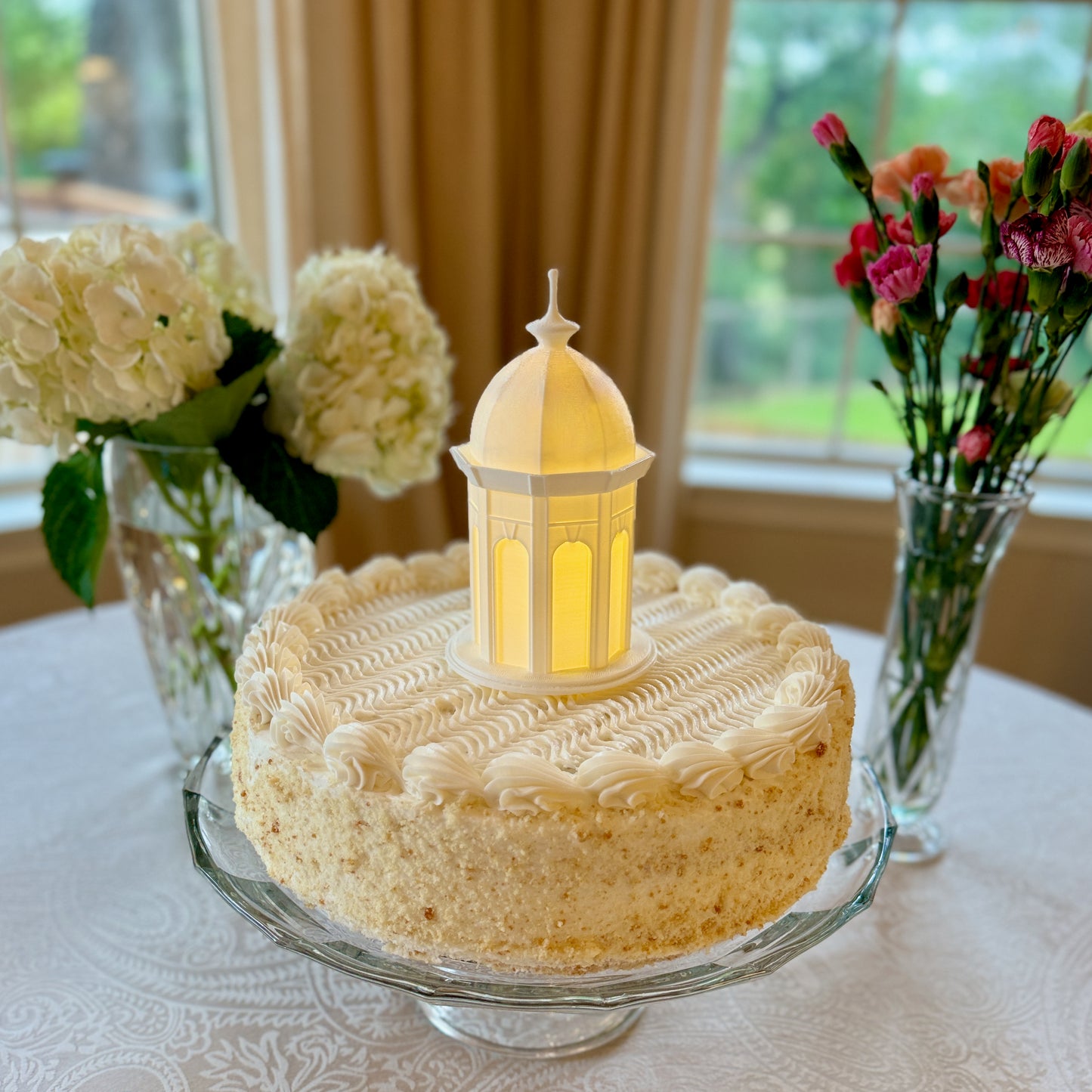 The East Carolina cake topper, shown on a graduation cake and designed as a replica of the ECU cupola.