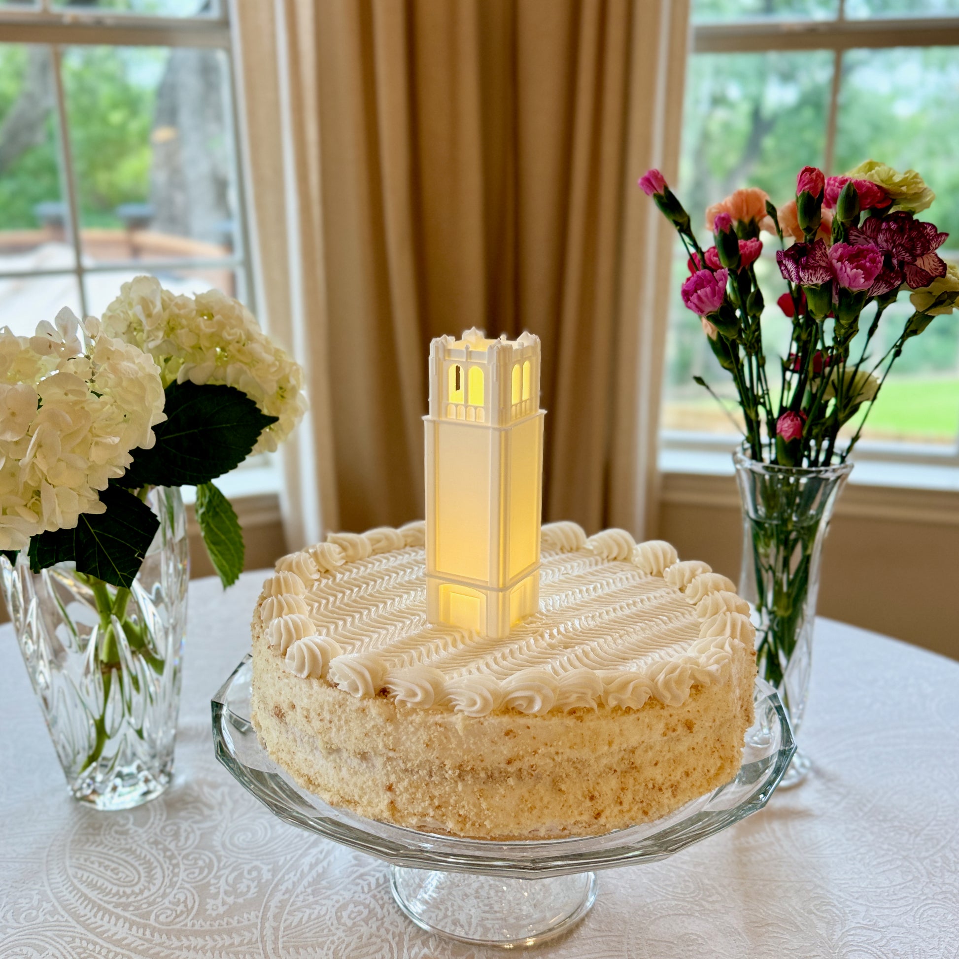 The Univesity of Florida graduation cake topper.