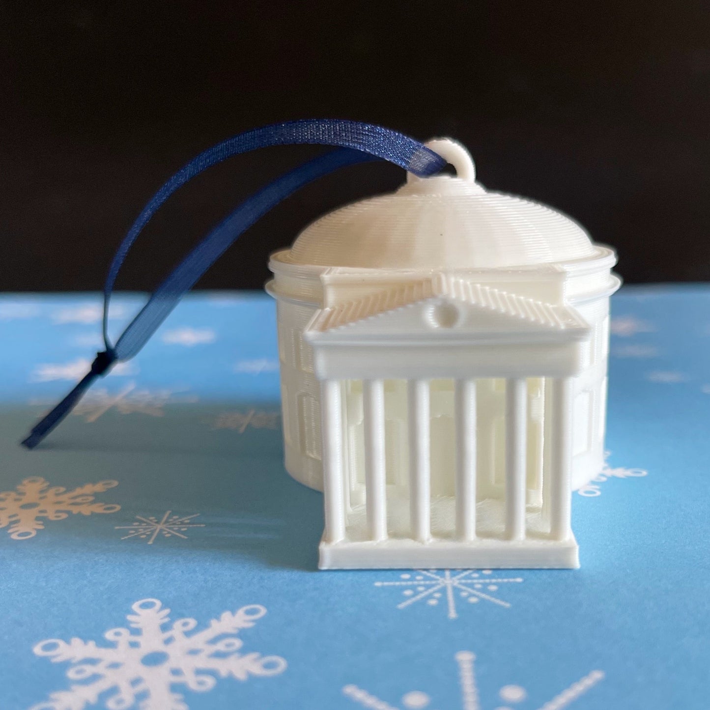 Front view of the UVA Cavaliers ornament.