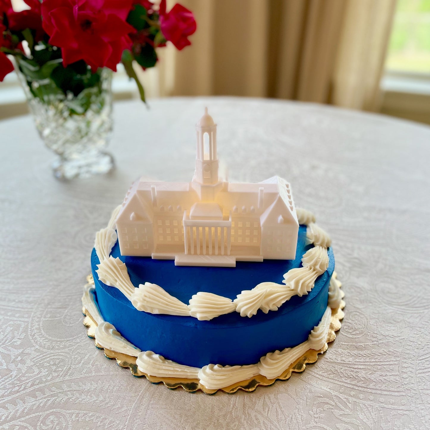 The Penn State cake topper light, shown on a Nittany Lions graduation cake.