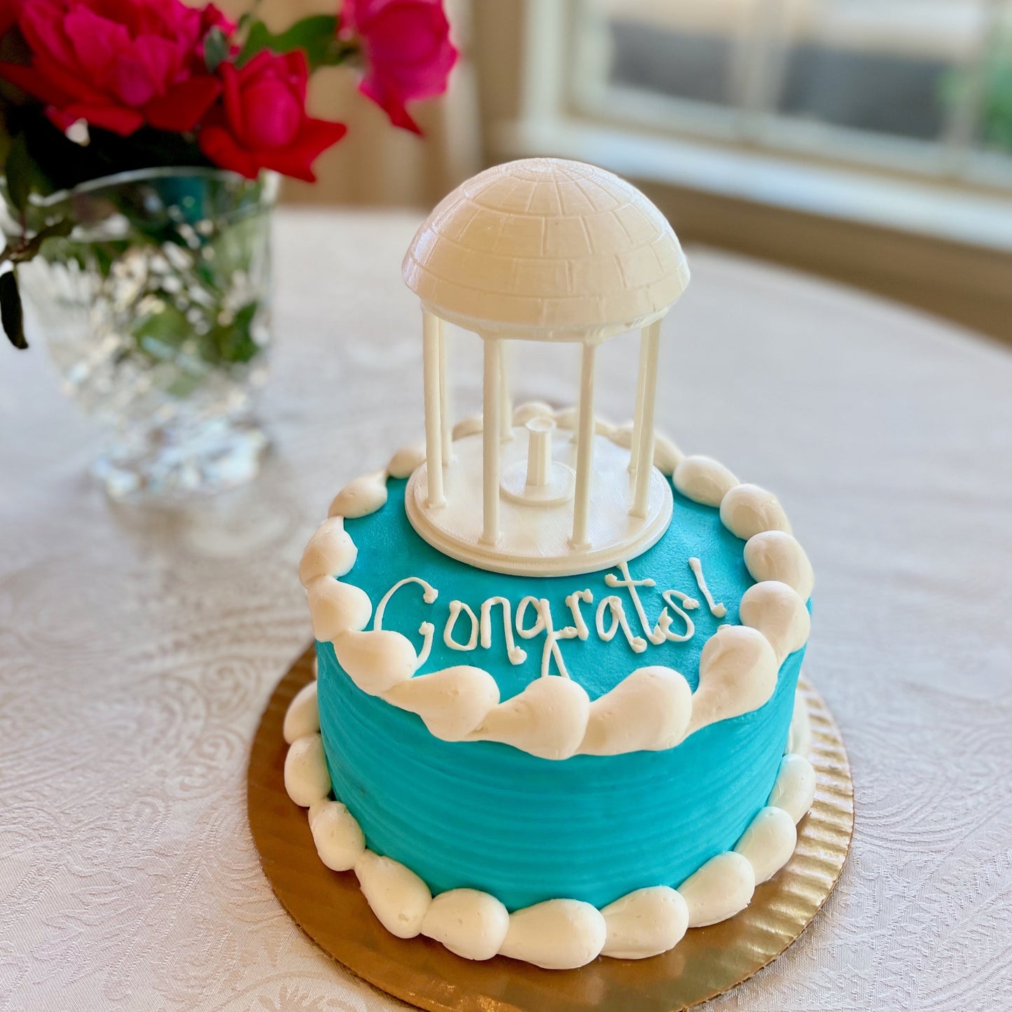 The UNC Old Well cake topper, shown on a UNC graduation cake.