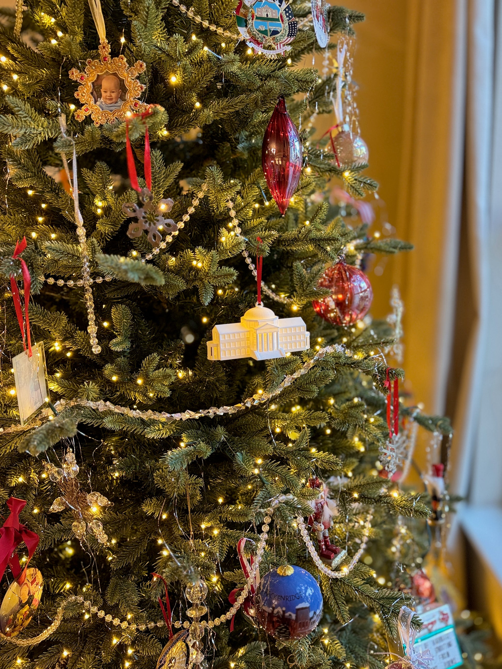 An SMU tree shown with a Dallas Hall ornament.