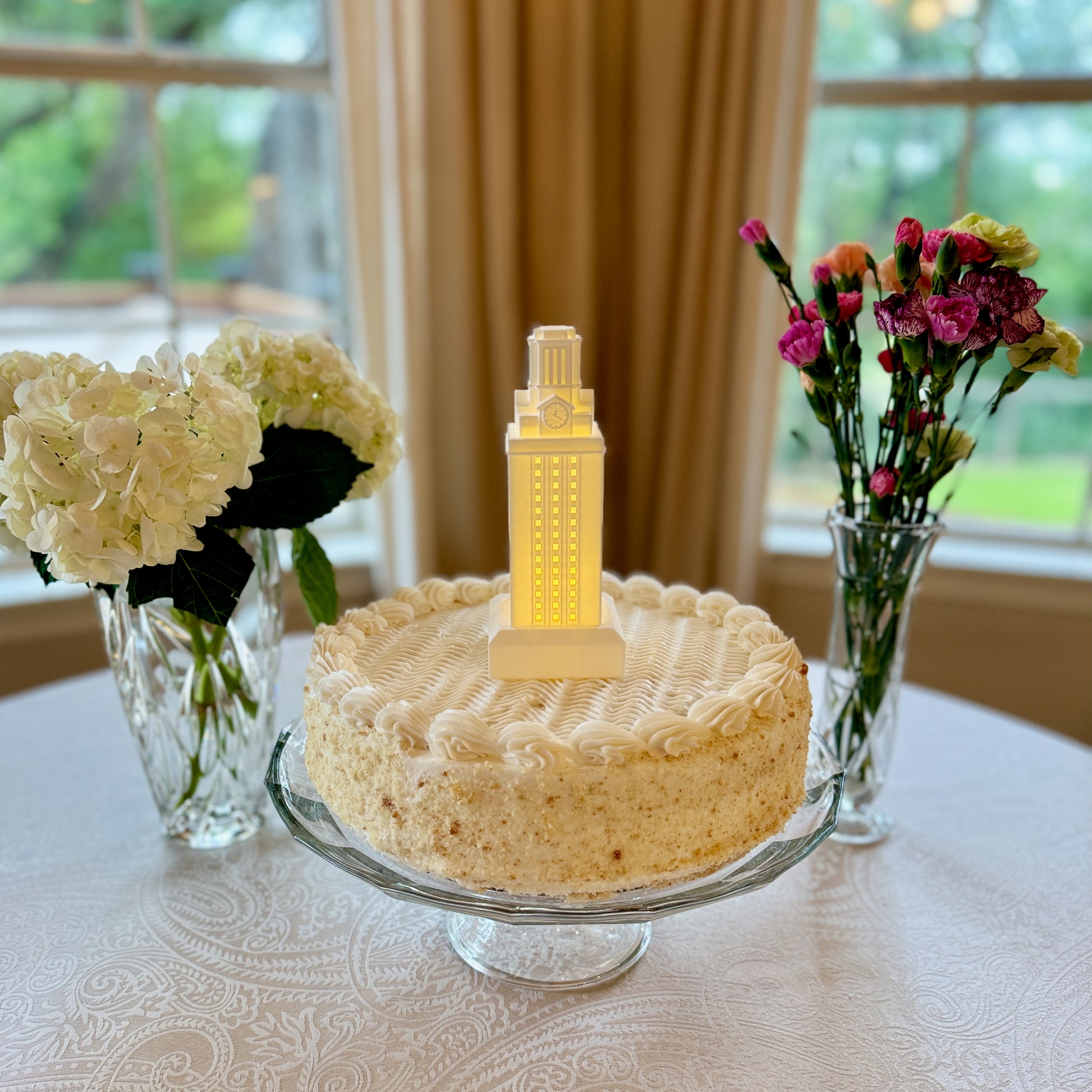 The larger UT Tower light, shown on a graduation cake.