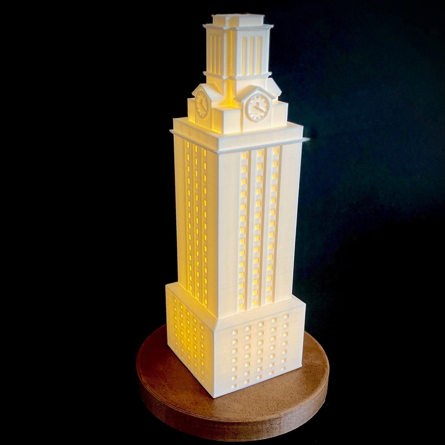 Front view of the University of Texas Tower lamp.