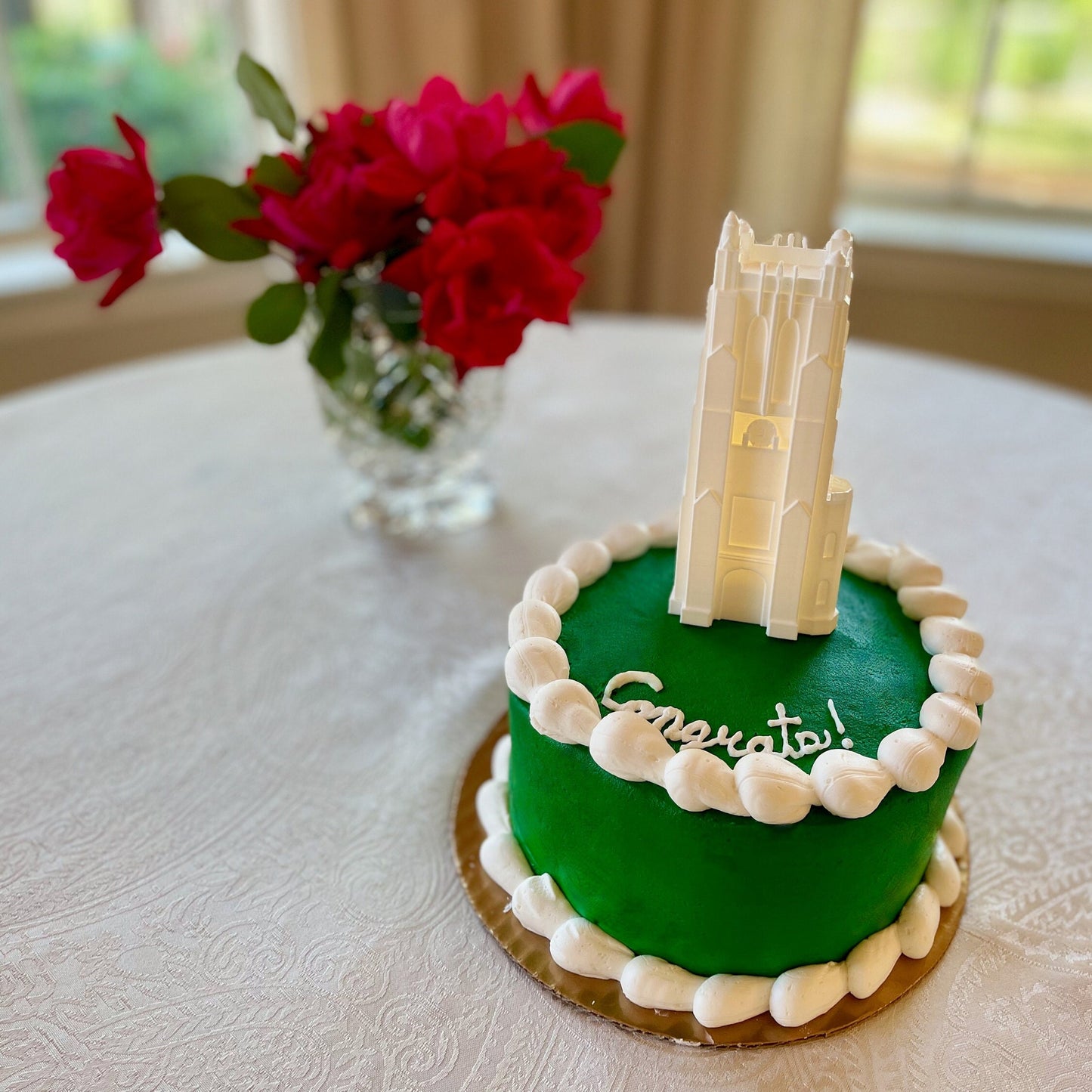 The MSU cake topper light, shown on a Michigan State graduation cake.