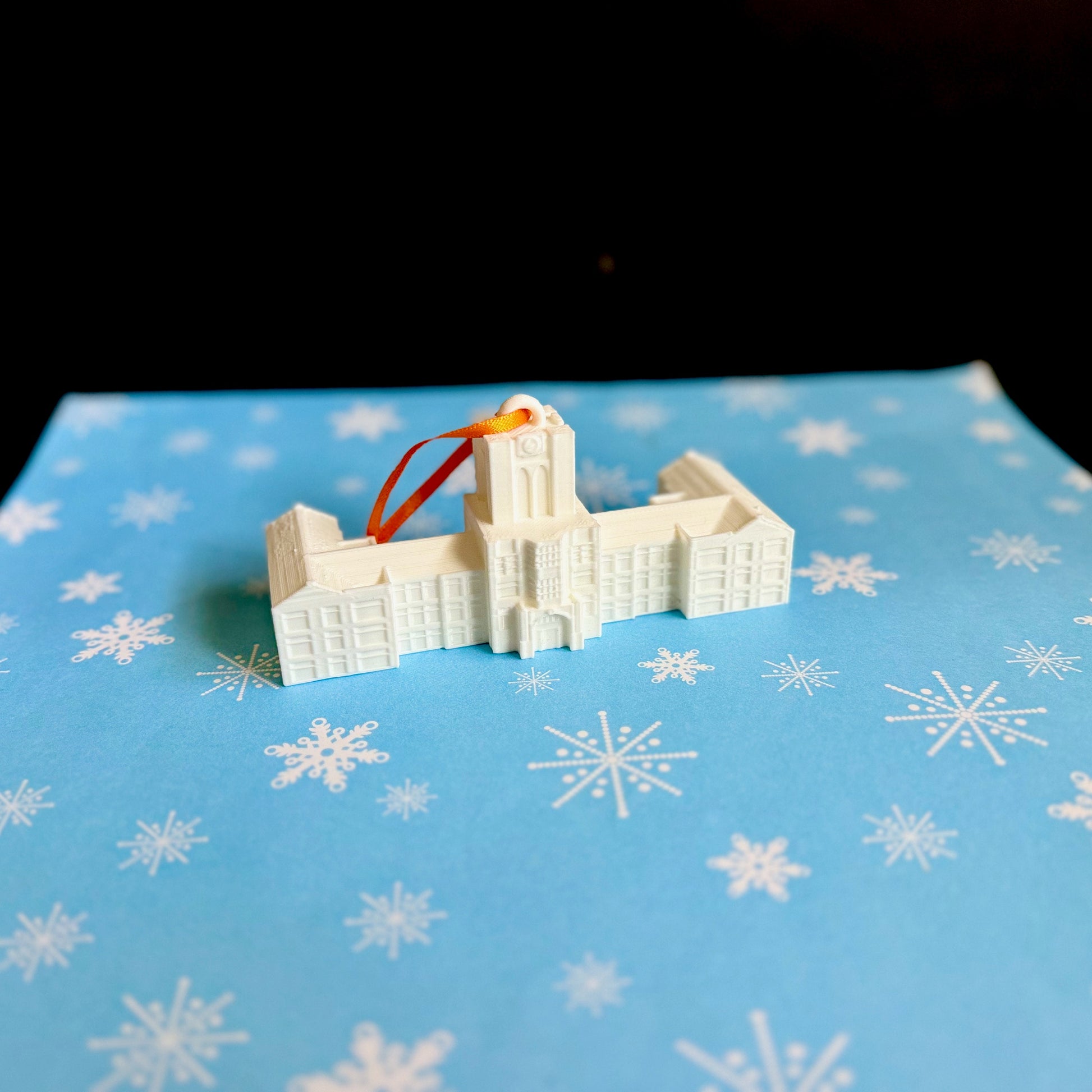 The 3D printed University of Tennessee Volunteers ornament of Ayres Hall.