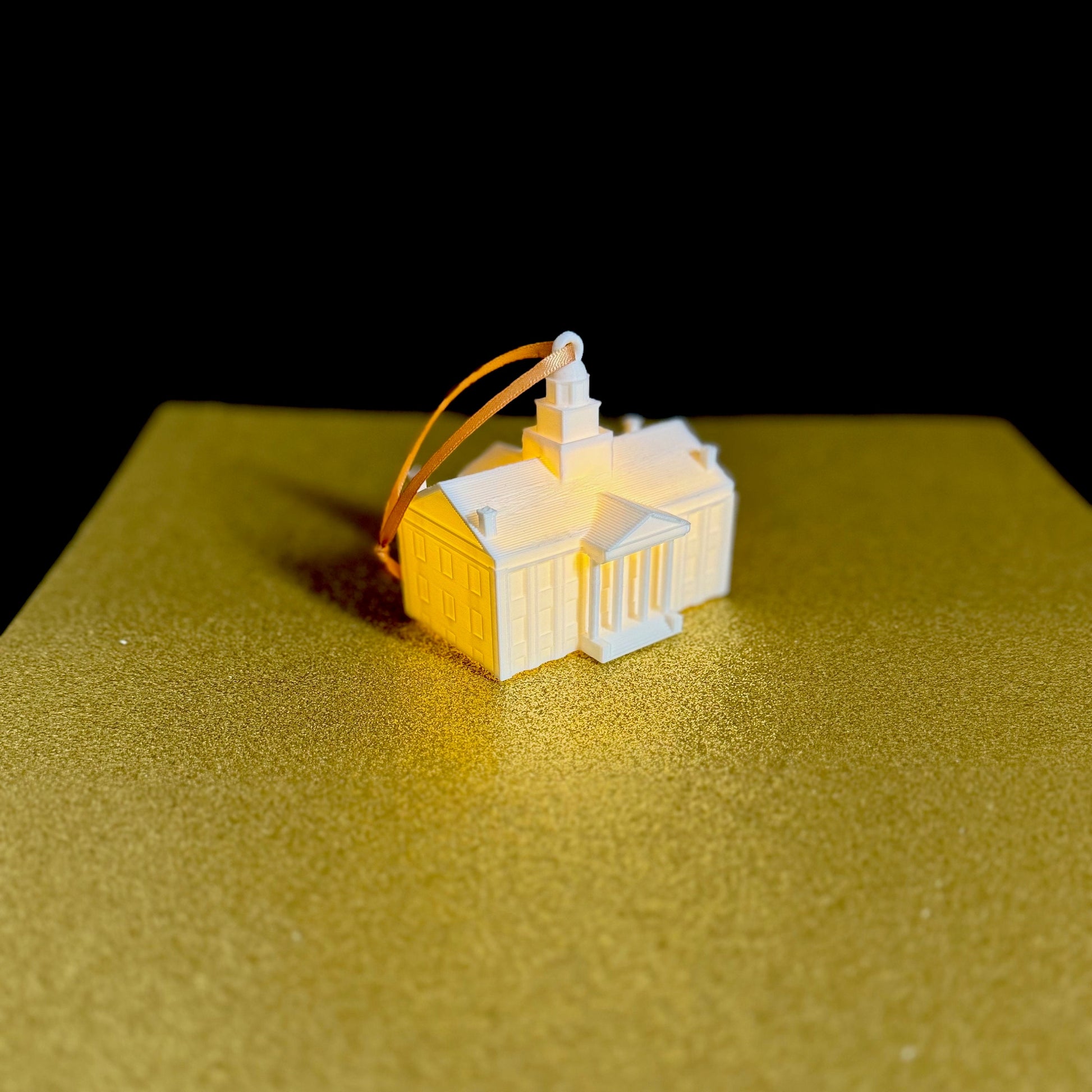 The University of Iowa ornament depicting the Iowa Old Capitol building.