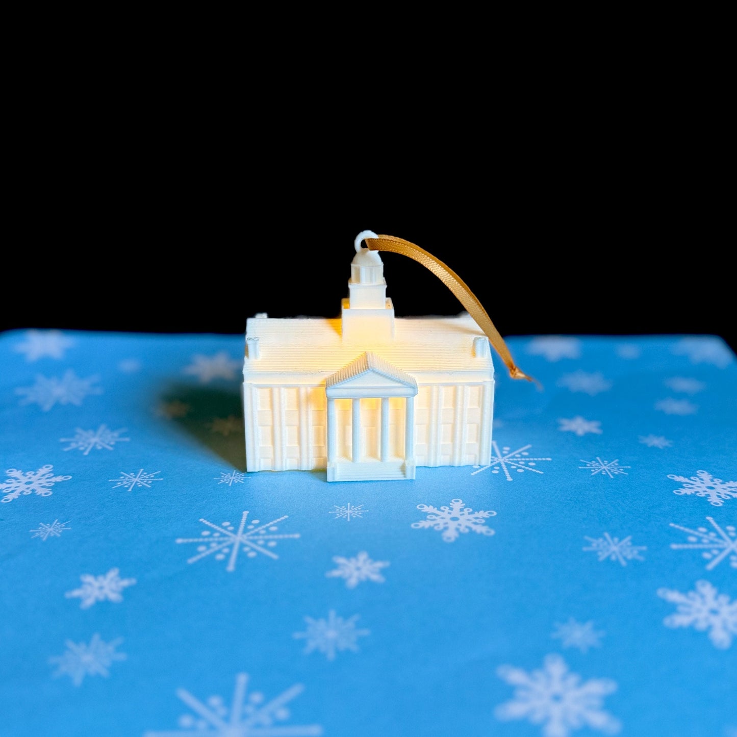 Front view of the University of Iowa Christmas ornament.