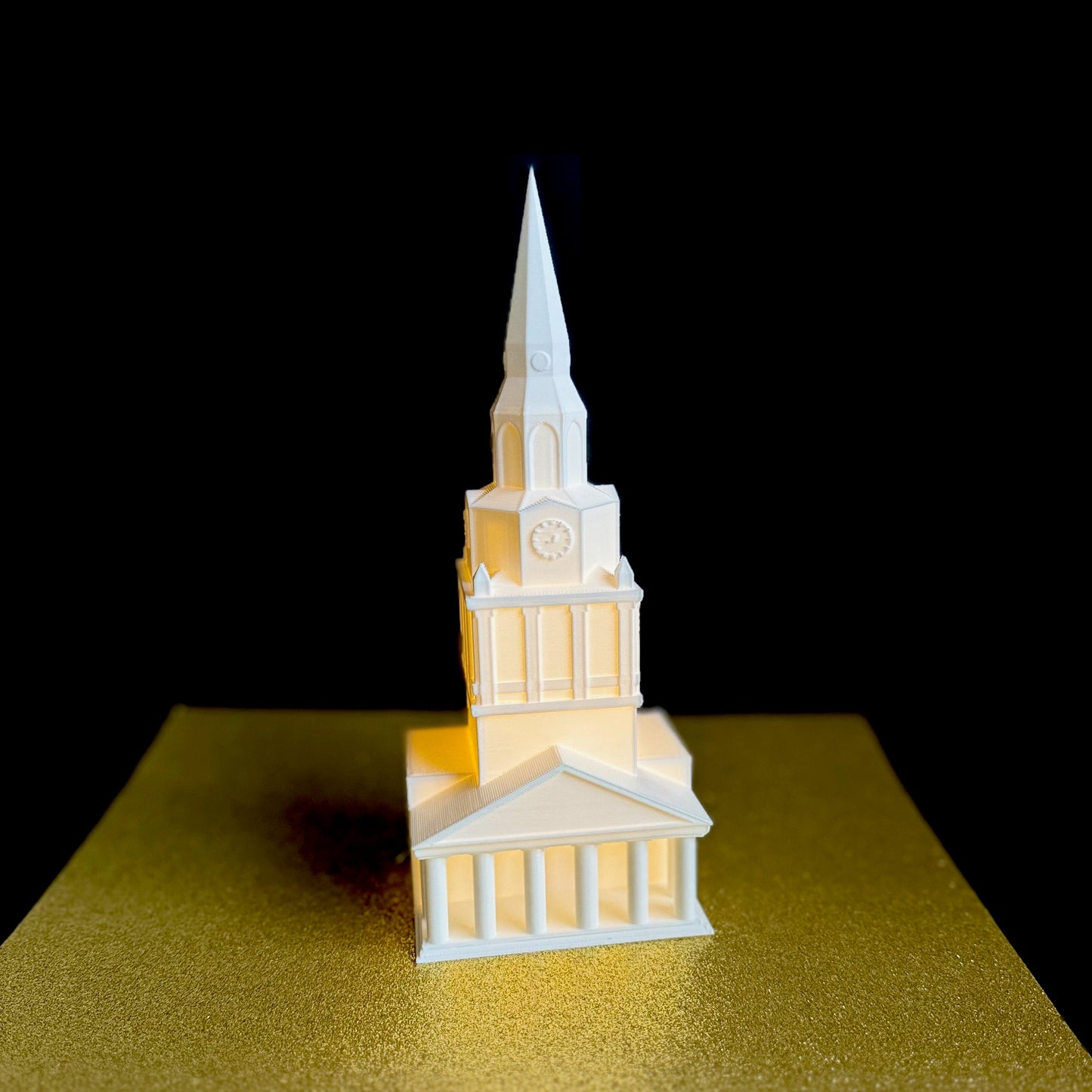 The Wake Forest centerpiece decoration, designed in honor of Wait Chapel.