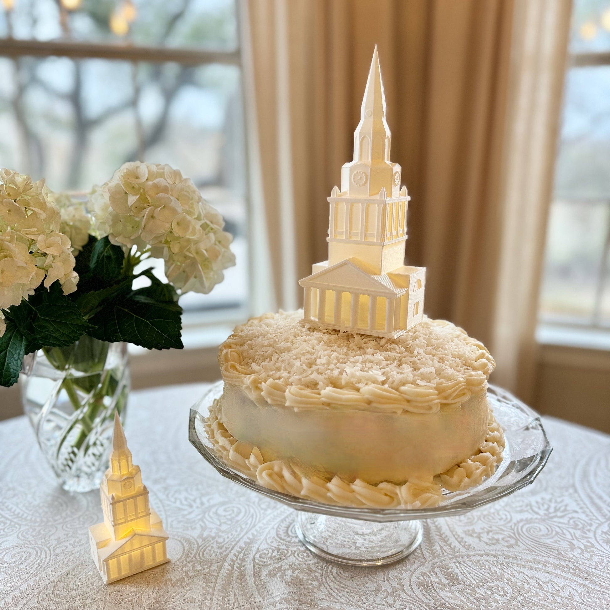 The Wake Forest cake topper, designed in honor of the Wait Chapel and shown on a Wake Forest graduation cake.